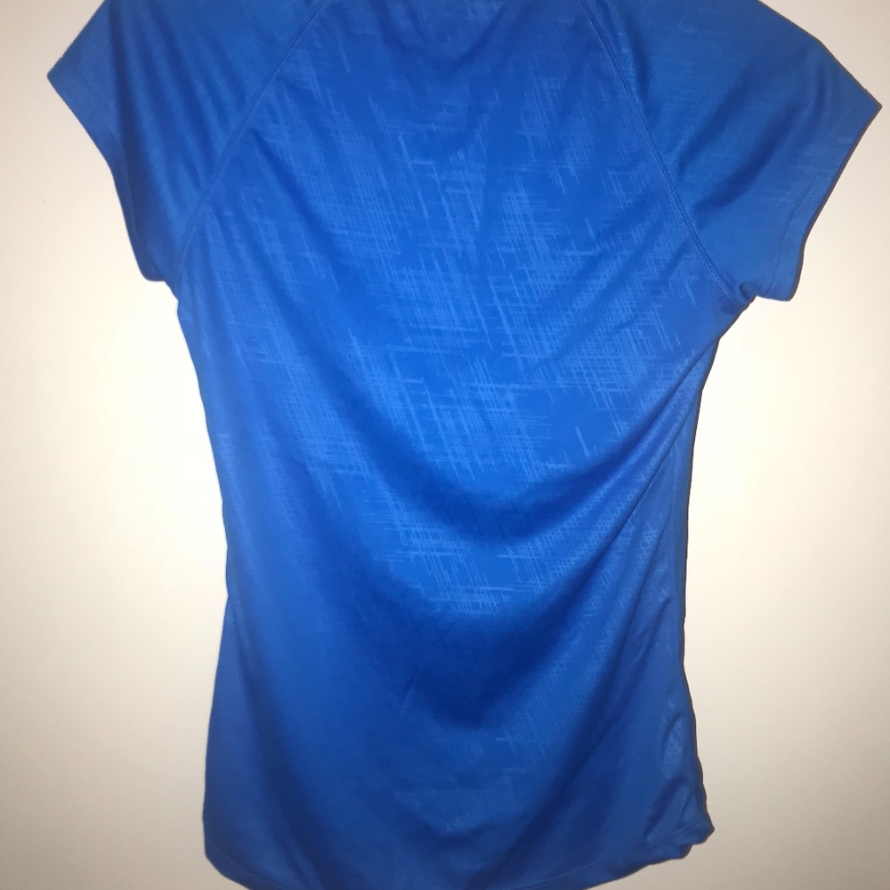 Workout Top - Picture 2 of 3